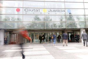 Juicio para los acusados de violar a una mujer discapacitada en la caseta de un polígono de Valencia