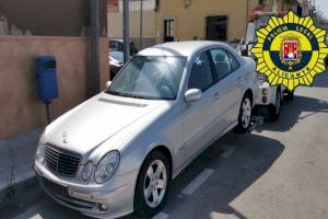 La Policía Local intercepta un vehículo de alta gama con una matrícula falsa y detiene a su propietario por un presunto delito de falsificación documental en Alicante