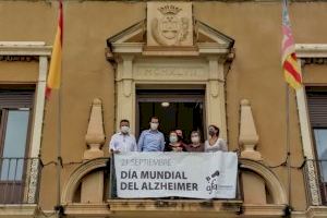 El Ayuntamiento de Elda se suma a los actos del Día Mundial del Alzheimer con la colocación de una pancarta en el balcón consistorial