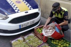 La  Policía Local decomisa 110 kilos de uva, mandarinas y ajos en una operación contra la venta ambulante ilegal en Alicante