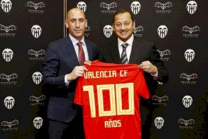 Luis Rubiales junto al presidente del Valencia CF, Anil Murthy