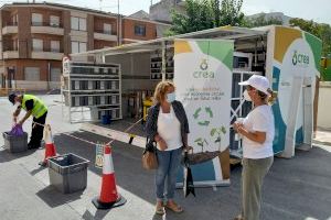 Castalla realiza una jornada de concienciación sobre el reciclaje de residuos en el ecoparque móvil