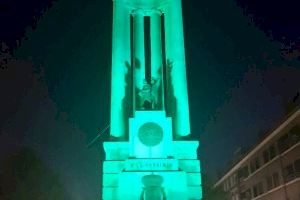 El Monumento de Requena se ilumina de verde este viernes para homenajear a los farmacéuticos