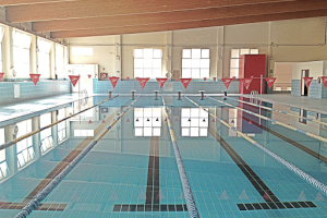 La piscina coberta de Sueca reprendrà a l'octubre els cursos de natació i les classes dirigides