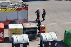Crema un contenidor en la zona del port de Burriana