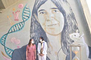La bióloga molecular María Blasco, nueva protagonista de los murales de Mujeres de ciencia de la UPV y Las Naves