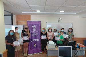 Igualdad forma a 16 mujeres de La Nucía en “TICs”