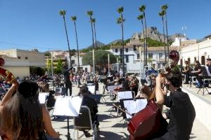 La Orquesta de Jóvenes actuó “contra el viento” en La Nucía