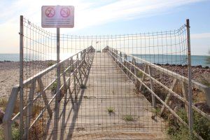 Continua tancada al públic la passarel·la de Xilxes, imatge emblemàtica de la costa castellonenca