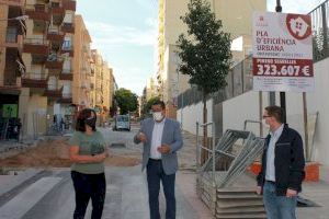 La reurbanització del carrer Pintor Segrelles permetrà duplicar l'espai per a vianants
