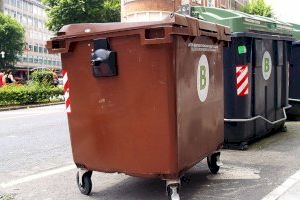 Burriana es posa les piles amb el reciclatge i instal·la un centenar de contenidors marrons