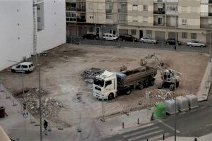 El Ayuntamiento de Elda comienza la construcción de un aparcamiento municipal en el antiguo depósito de vehículos de la calle La Cruz