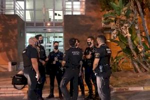 La Policía Local impone 131 denuncias y disuelve diez botellones en una noche con máxima presión policial por el puente para hacer frente al Covid en Alicante