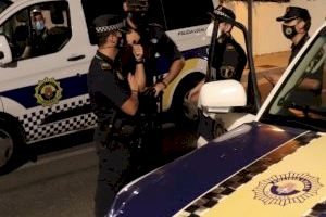 La Policía Local impone 26 denuncias por no llevar mascarilla,  consumo de alcohol, drogas y disuelve ocho botellones en el dispositivo para prevenir el Covid en Alicante