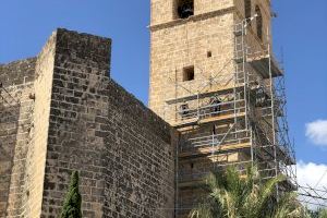 La iglesia-fortaleza de San Bartolomé de Xàbia recupera las almenas y las tribunas donde se refugiaba la población de los ataques piratas