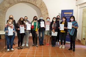 El Ayuntamiento de València entrega los diplomas a las 26 personas participantes en los cursos de inserción sociolaboral