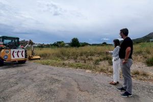 El Ayuntamiento de Oropesa inicia el reasfaltado de un tramo de la conocida como carretera de Cabanes