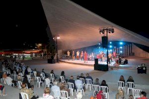 San Vicente conmemora el 9 d’Octubre con teatro, pólvora, música y danzas