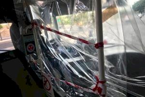 Els conductors de l'EMT denuncien que els plàstics protectors no s'han canviat des de març