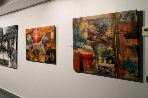 Se inaugura la exposición de pintura Tres Cavalls, de Núria Fernández