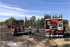 Los bomberos del SPEIS de Alicante sofocan con rapidez un incendio en Verdegás evitando su propagación a las viviendas cercanas