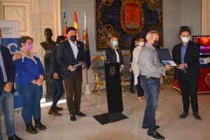 El Ayuntamiento reconoce el trabajo de los restaurantes alicantinos con la entrega de 24 distintivos ‘Alicante Ciudad del Arroz’