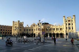 Adif adjudica la redacción del proyecto de restauración de las fachadas y cubierta de la estación de Valencia Nord