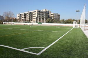 El Ayuntamiento de Burjassot mejora el alumbrado del campo de fútbol del Polideportivo Municipal