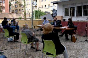 Martínez Dalmau presenta el plan de acción para el inicio de la renovación urbana del grupo de vivienda pública Miguel Hernández
