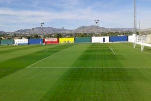 El campo de fútbol municipal Las Fuentes de Aspe estrena césped este fin de semana