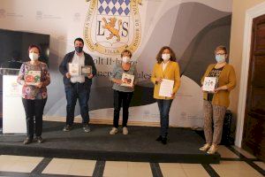 Manos Unidas fa una donació de llibres infantils a l’Ajuntament de Nules