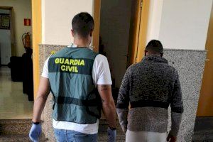 La Guardia Civil detiene en Novelda a cuatro implicados en el atropello de un joven