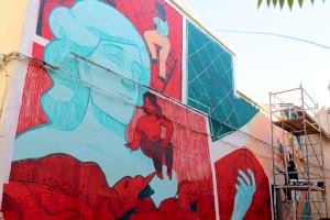 Graffitea Cheste termina con un paseo guiado por los es-pectaculares murales de la edición de 2020