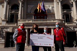 El Circuito de Carreras Populares de València dona más de 16.000 euros a Cruz Roja