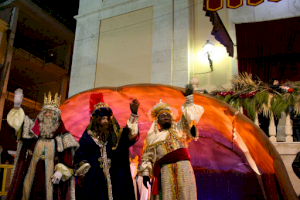 Cs Petrer lamenta que se inviertan 18.200€ para hacer los nuevos trajes de los Reyes Magos sin saber si habrá Cabalgata