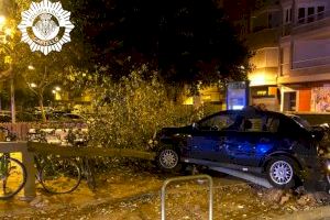 Encasta el seu cotxe contra un arbre mentre circulava drogada per Castelló