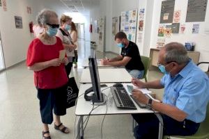 El Ayuntamiento de Alicante completa el reparto de 40.000 mascarillas gratuitas en una semana a mayores de 65 años