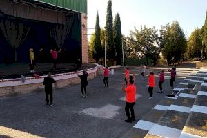 El Ayuntamiento de Almenara realiza las clases deportivas en el exterior