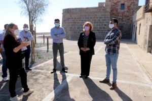 El alcalde de Sagunto visita las obras de restauración del complejo defensivo del Grau Vell con la delegada de Gobierno