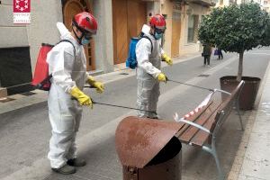Lluita anticovid: els bombers desinfecten Nules i Vinaròs