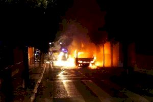 Investiguen nous actes vandàlics, aquesta vegada a Alacant: incendien un arbre i un cotxe de matinada