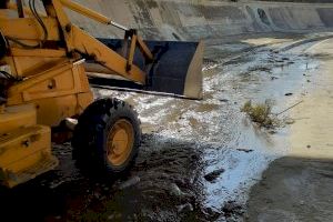 El Ayuntamiento de Elda y Fobesa realizan una nueva limpieza del cauce del río Vinalopó y retiran cerca de 4 toneladas de enseres y basura