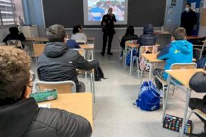 El Ayuntamiento de Alcalà-Alcossebre continúa las charlas preventivas contra el acoso escolar a los alumnos del IES Serra d’Irta