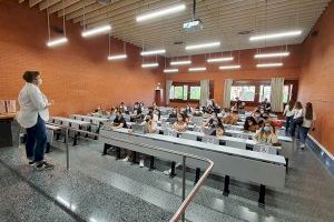 La Universitat de València aprova l'objectiu del 50% de docència en valencià per a 2021
