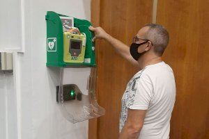 Almussafes se protege instalando 6 desfibriladores semiautomáticos en distintos espacios públicos