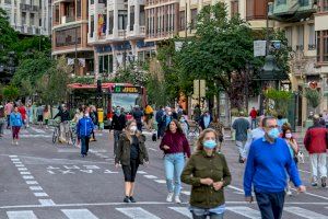 València repartirá 100.000 mascarillas entre los colectivos sociales vulnerables