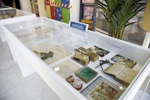 La Biblioteca de Paiporta inaugura una exposició dedicada a l’escriptora Carmenlina Sánchez-Cutillas