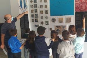 Decenas de ondenses participan en las actividades y talleres sobre la cultura cerámica que programa el Museo del Azulejo