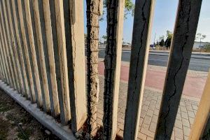El PP denuncia el estado del vallado del Parque Lo Torrent que “se cae a trozos”