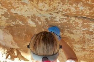 El IVCR+i trabaja en estabilizar las pinturas rupestres de la Cova del Mançano de Xaló